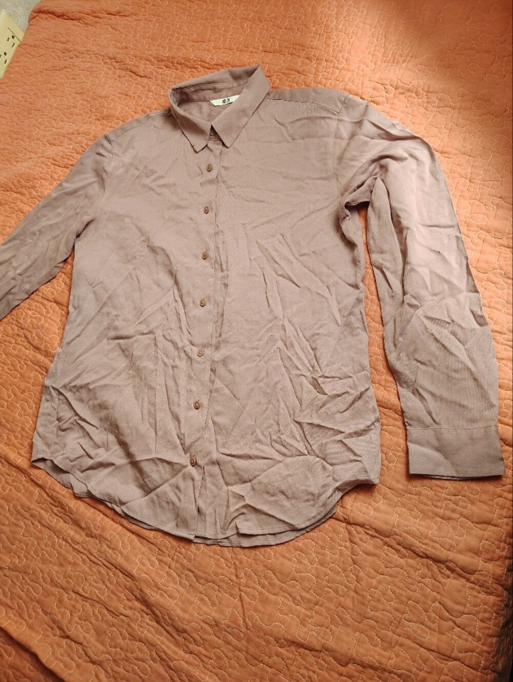 Uniqlo Men's Casual Button-Down Shirt in Light Taupe